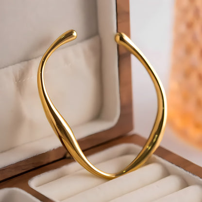 Elegant Gold Bracelet